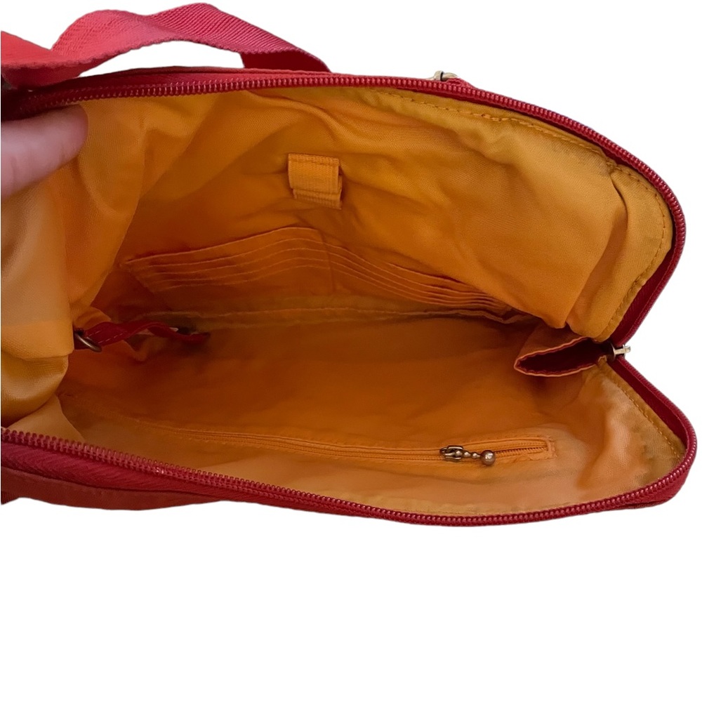 Baggallini uptown sling style crossbody bag - Picture 3 of 5